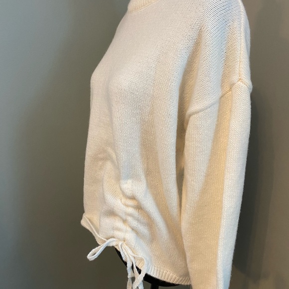 Grace Knitted Pullover Ivory Medium NWT - Picture 13 of 15